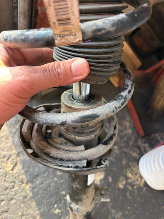 Стойка амортизатор передній правий polestar 2