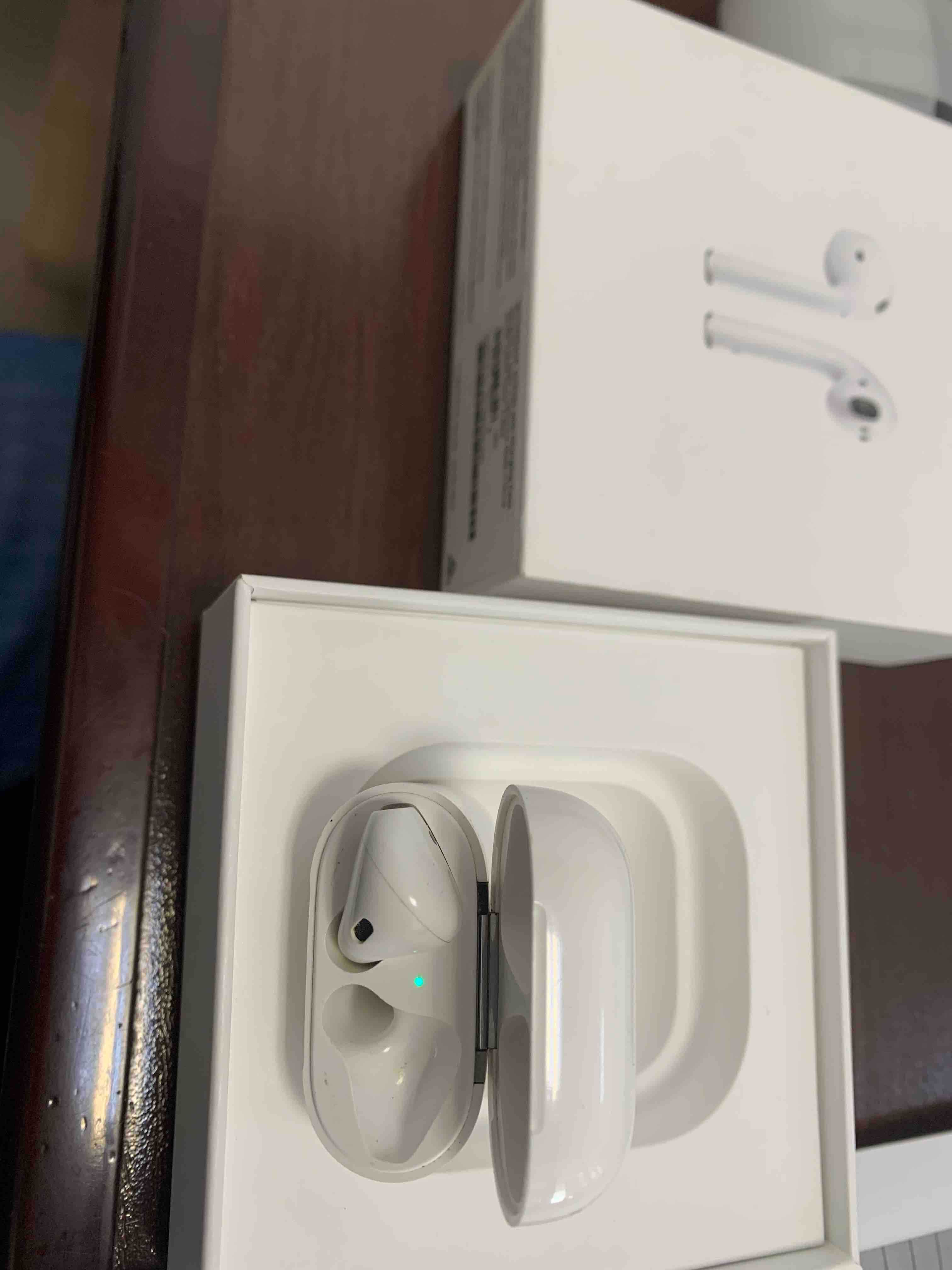 Зарядний кейс для наушників Apple AirPods 2