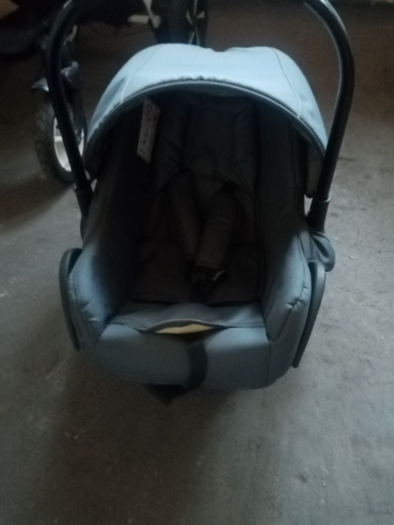 Fotelik dla niemowląt plus spacerówka