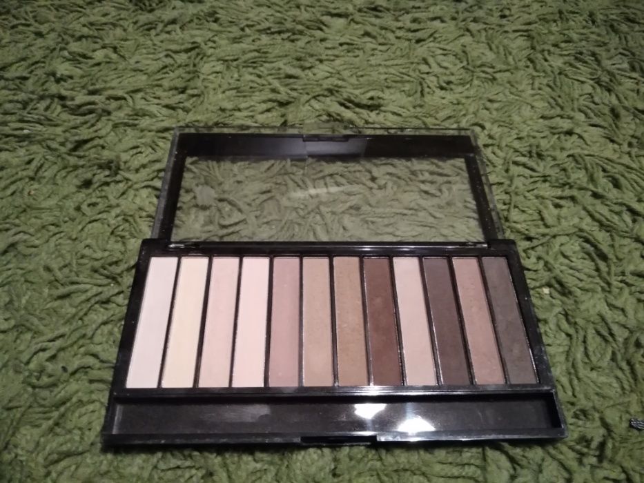 Revlon paleta 12 cieni Brązy beże
