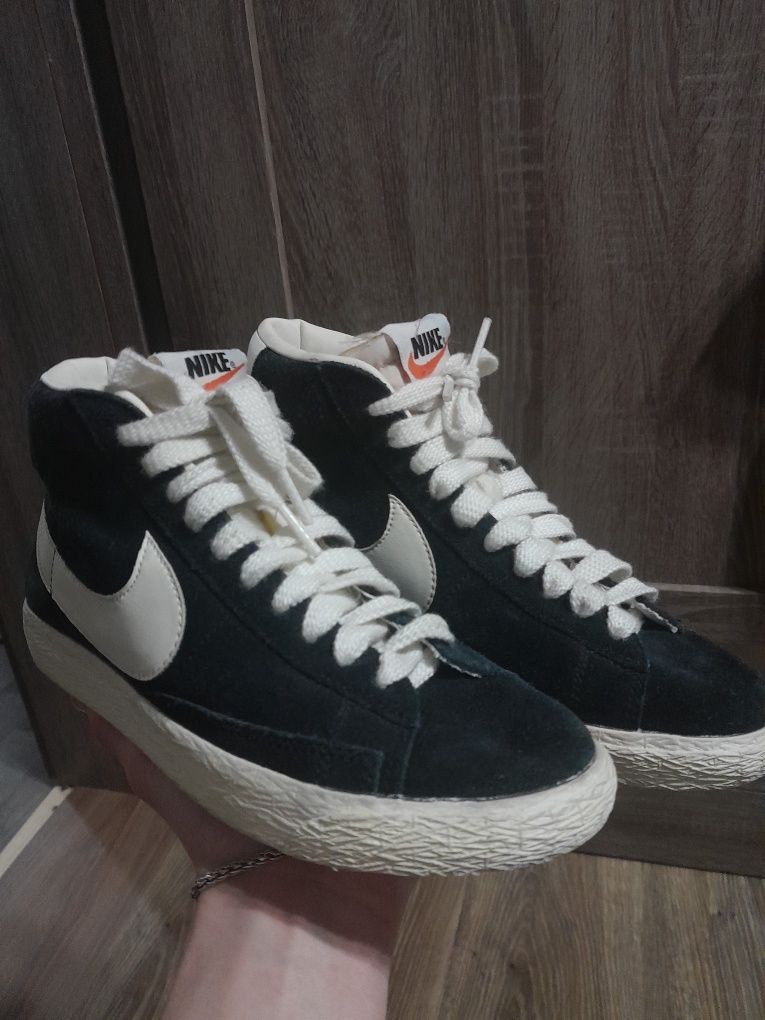 Nike blazer black