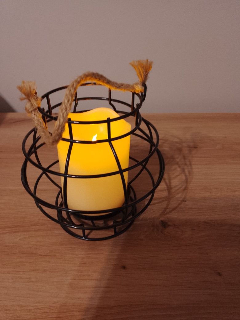 ażurkowy lampion ze świecą LED