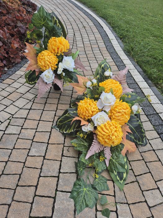Komplet bagrobny zestaw żółte chryzantemy bukiet na grób stroik