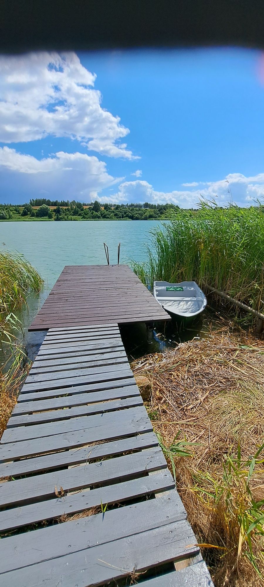 Domek nad jeziorem z bezpośrednią linią brzegową i własnym molem wynaj