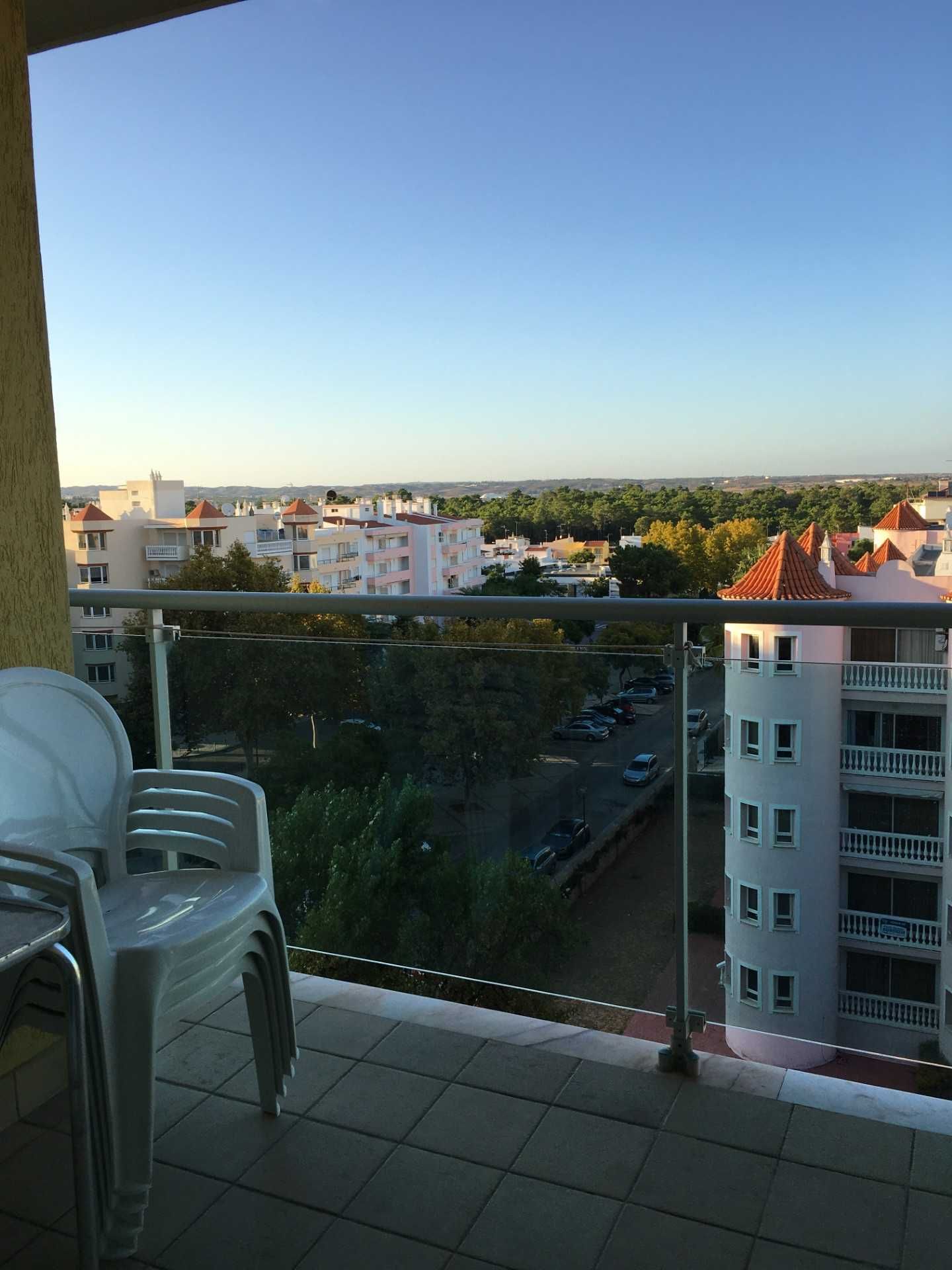 Alugo T2  com garagem monte gordo disponivel a partir 20 Setembro