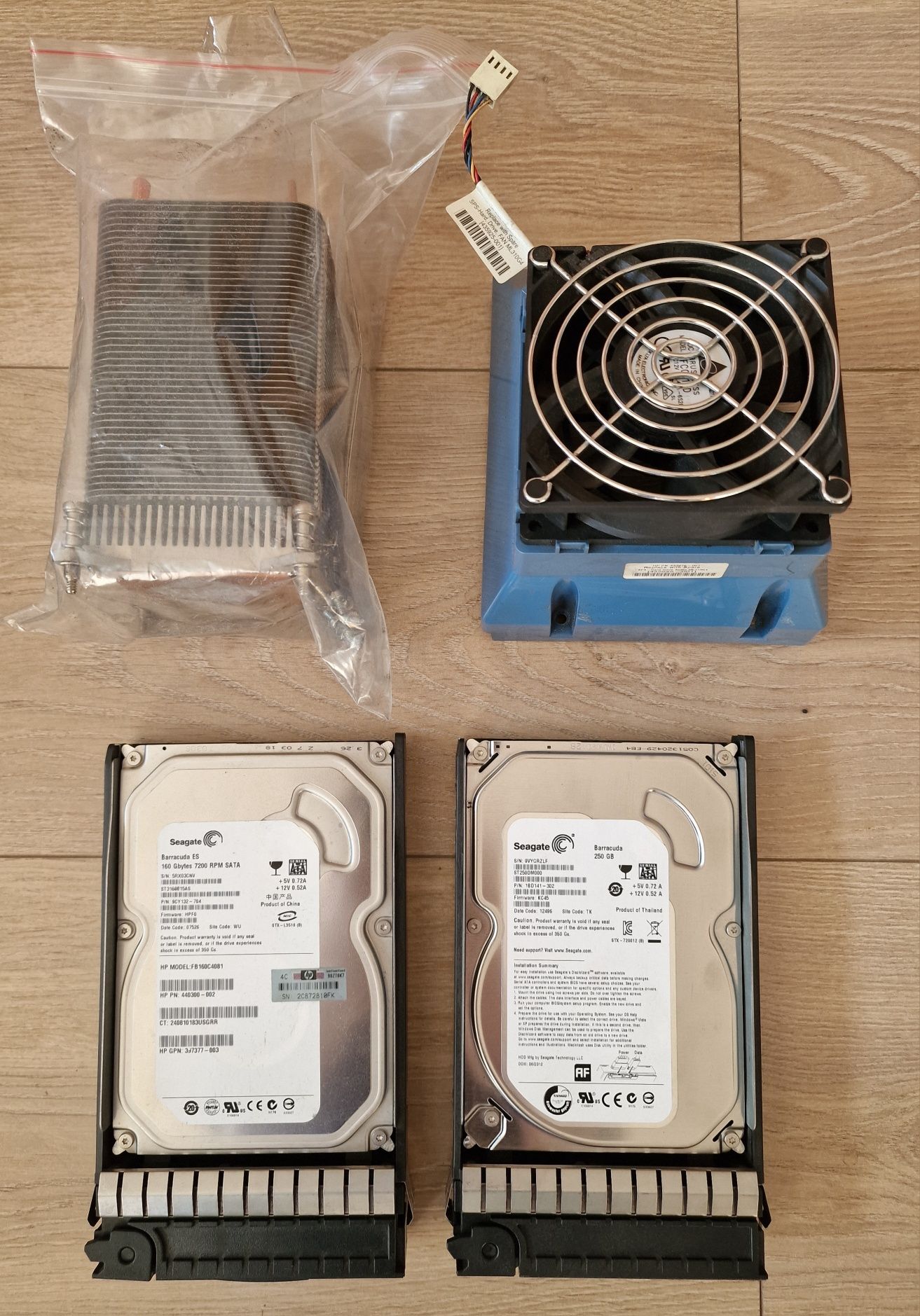 Części starego serwera, płyta główna, dyski HDD serwerowe, pamięć ram