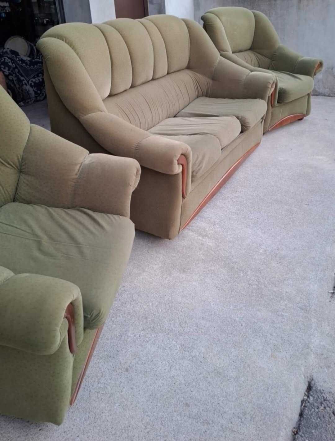 Conjunto 3 sofás um deles sofá cama