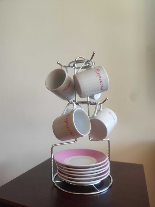 Filiżanki do espresso ze stojakiem