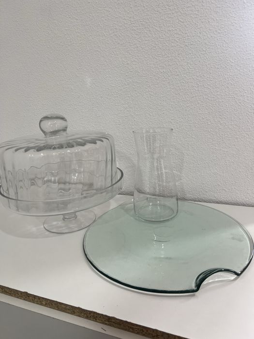 Boleira, jarra e travessa de vidro