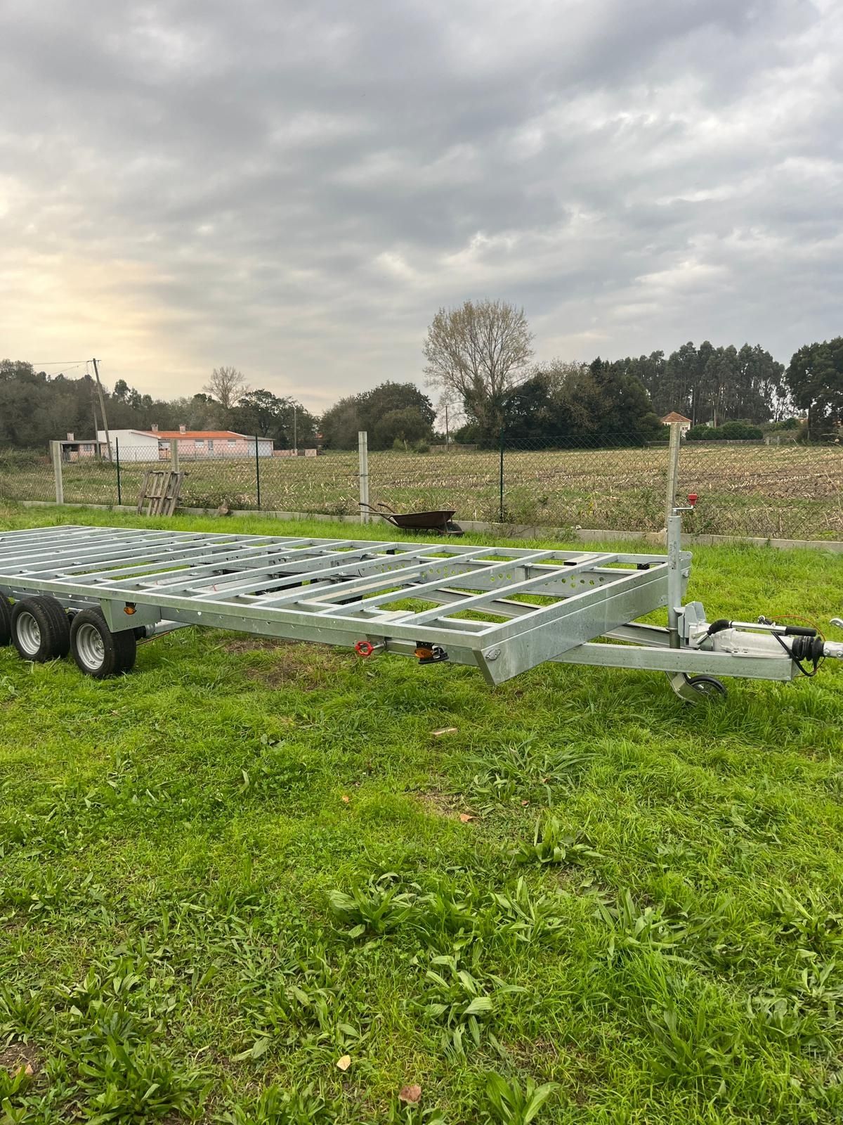 Atrelado/ reboque novo - 7m x 2.40m (tiny house)