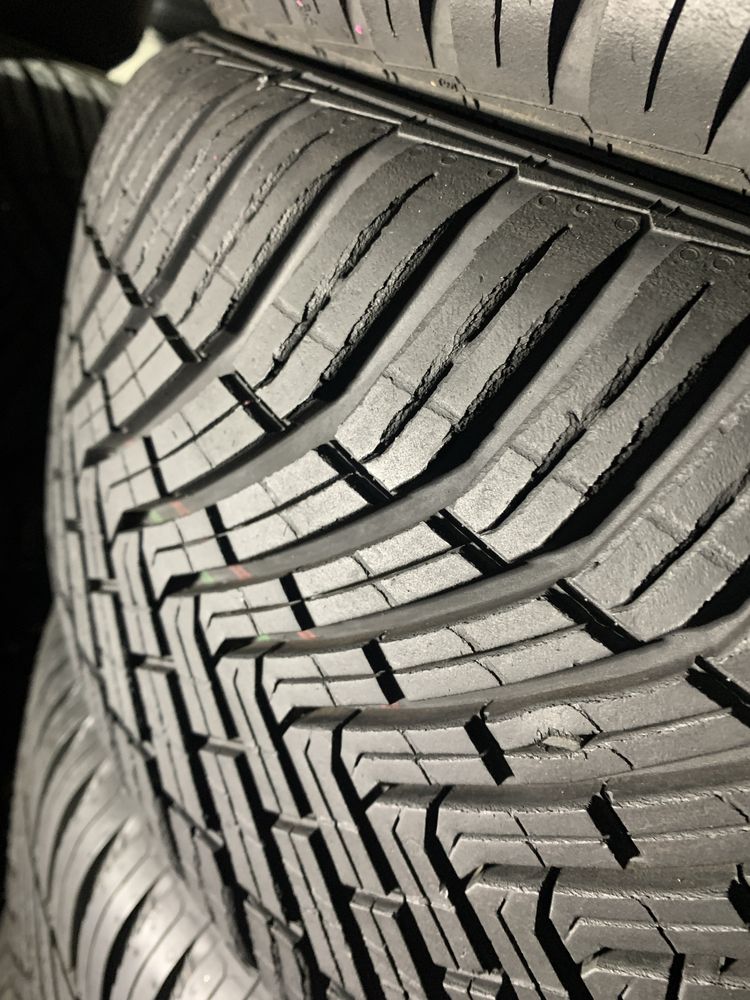 Шины б/у  225/50-17 Continental AllSeasonContact