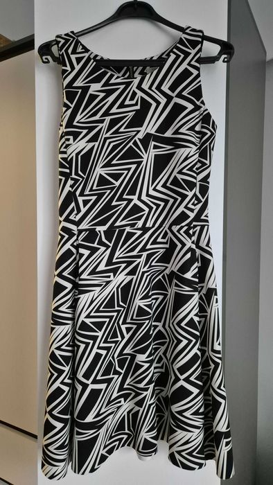 Сукня(плаття) чорно біла в рубчик