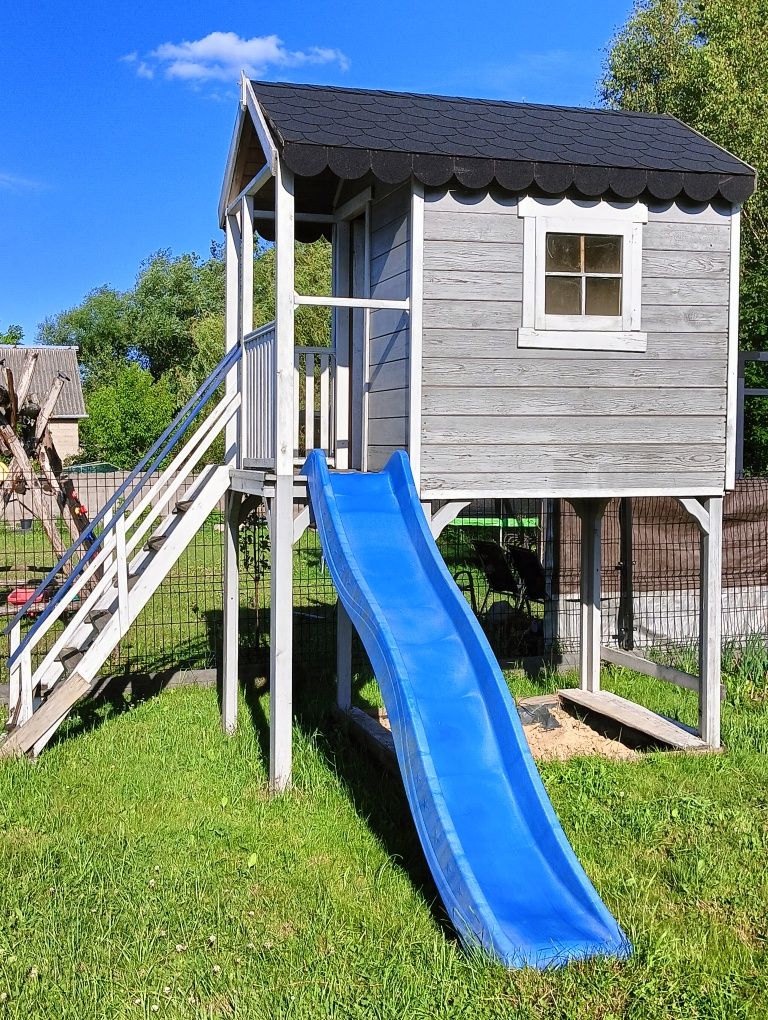 Drewniany domek ogrodowy 1,6×1,5 m, 1,9 m wys. + zjeżdżalnia i piaskow