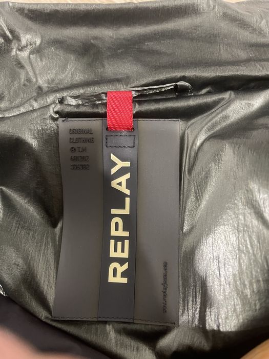 Продам курточку женскую Replay