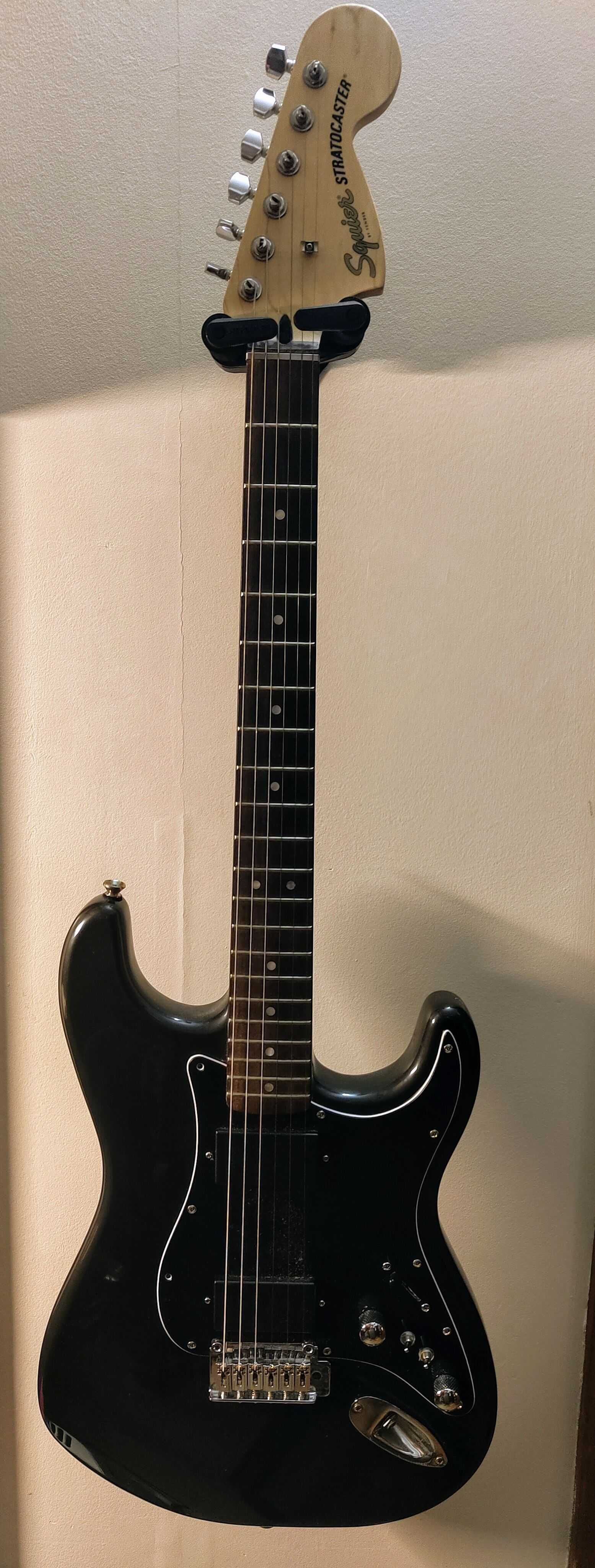 Guitarra elétrica squier com pickguard modificado