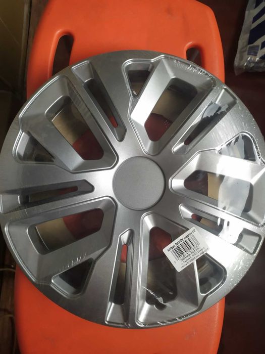 Колпаки для колес RAVEN srebrny 13 новые 2 шт.