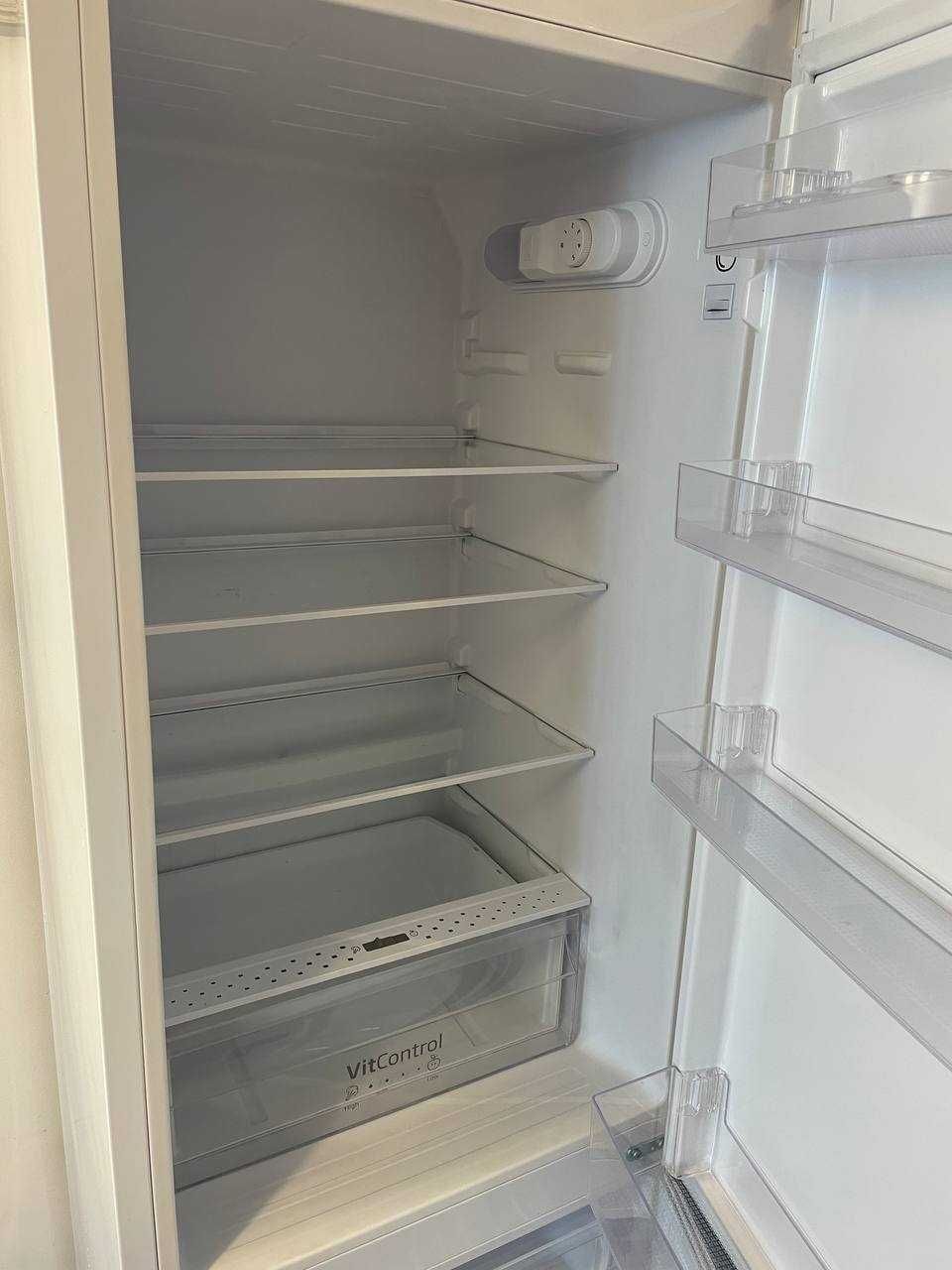 Lodówka AMICA Biała