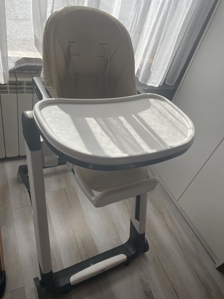 Krzeselko do karmienia Siesta Peg Perego