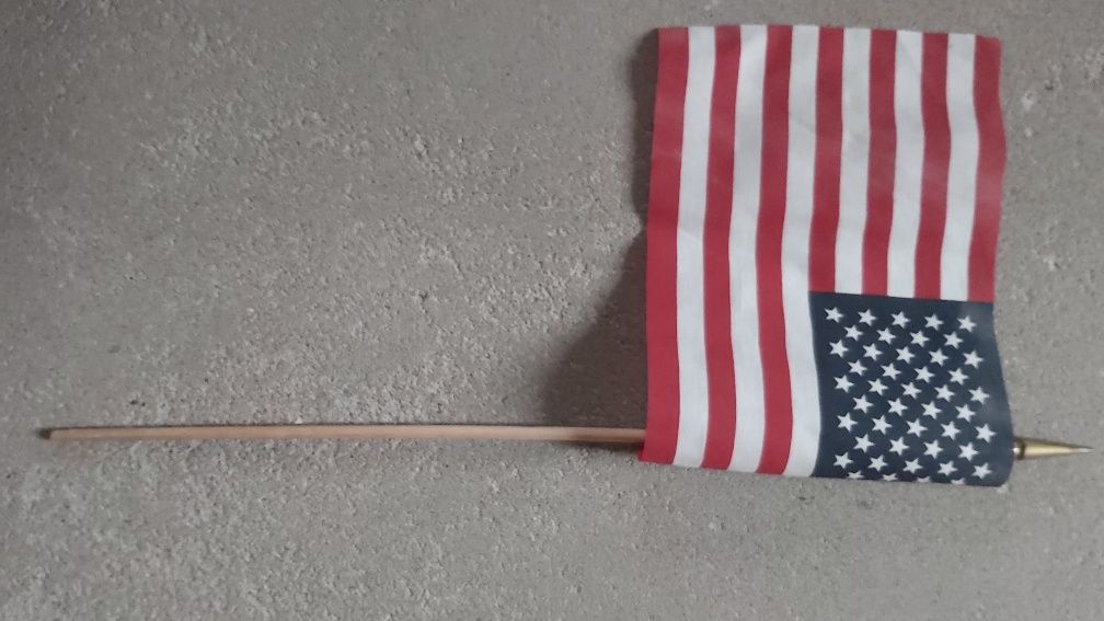 Flaga USA nowa kupiona w USA 32x21 rączka 63cm