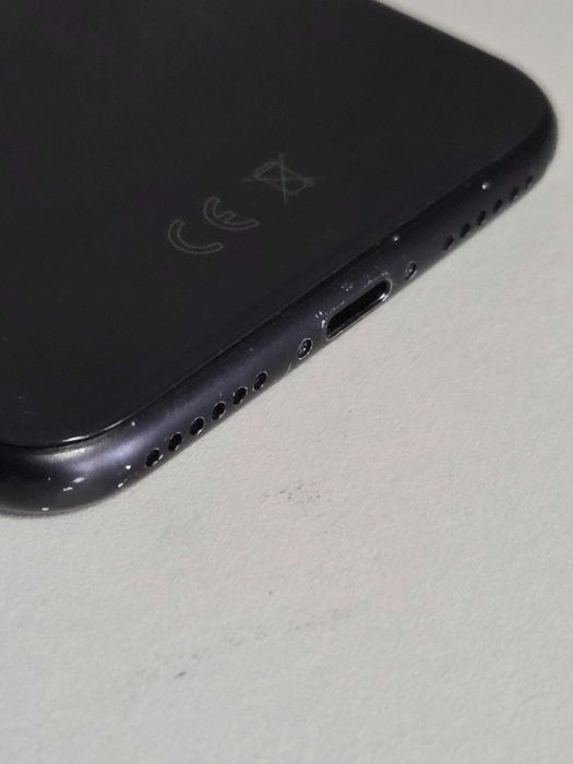 Telefon IPhone SE 2020
