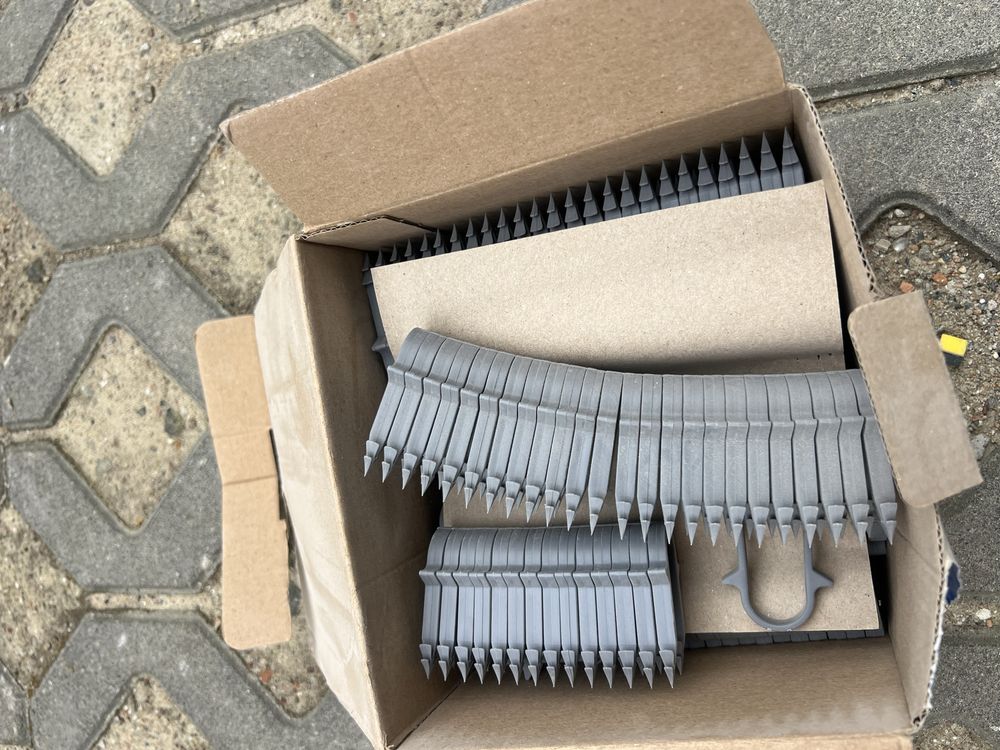 45 paczek spinki  uchwyty do podłogówki ogrzewania podłogowego