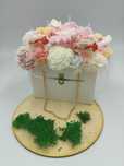 Flower box z kwiatów mydlanych i świeczek z wosku sojowego