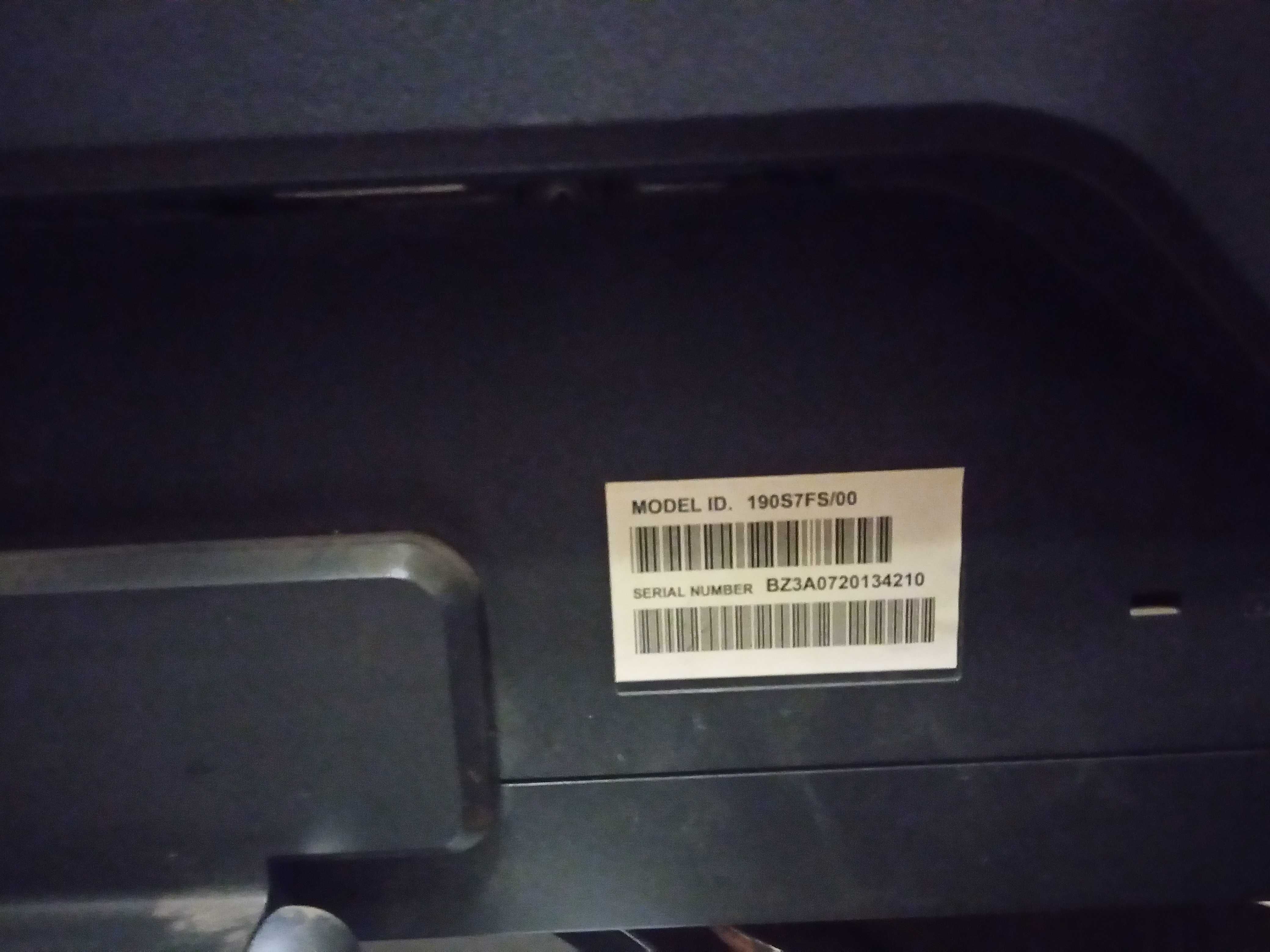 Монитор 19" Philips 190S7FS серебристый VGA и DVI разрешение 1280*1024