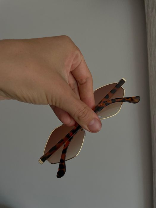 Sprzedam  nowych okularów przeciwsłonecznych dla kobiet 
przeciwsłonec