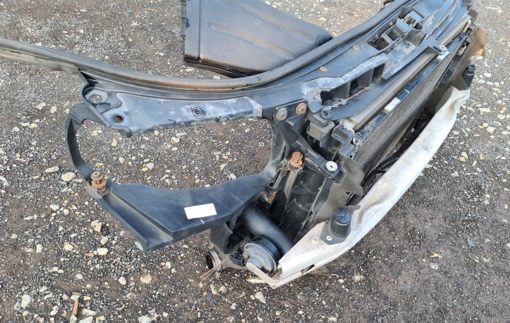 PAS PRZEDNI 2.7 3.0 tdi Manual wzmocnienie+chłodnice AUDI A4 B7 2005r