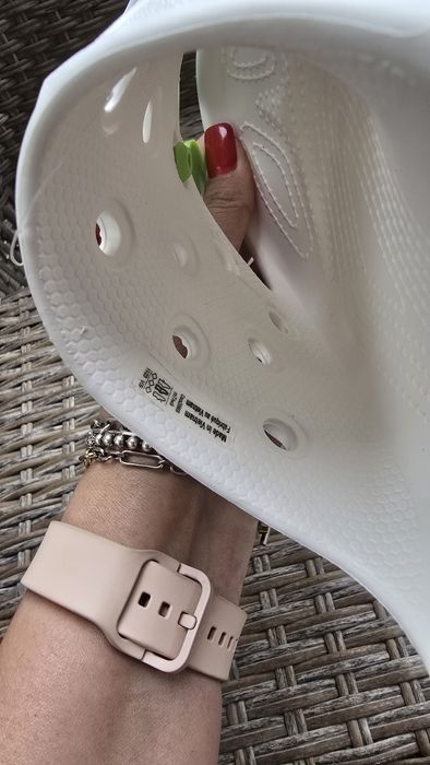 Жіночі шльопанці Crocs Classic Geometric Slide v2 209608-100