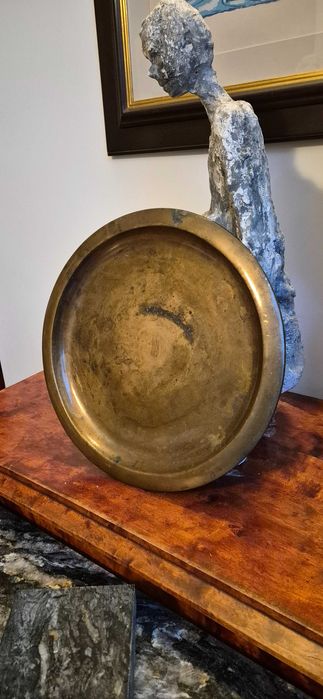 Przepiekna antyczna wiktoriańska okrągła mosiężna taca antyk