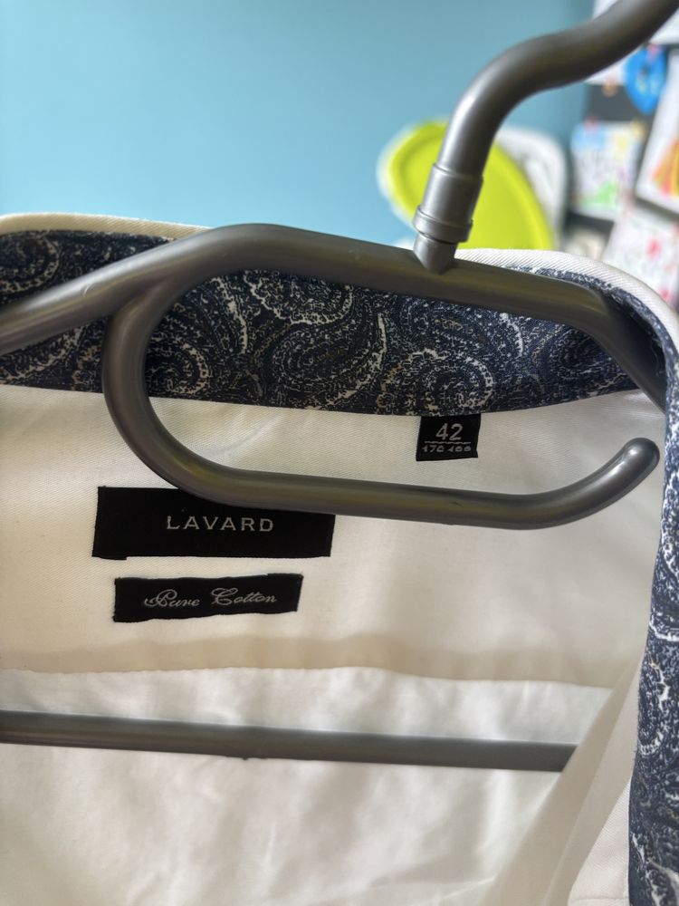 Sprzedam używaną białą męską koszulę LAVARD