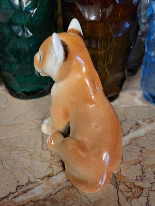 Porcelanowa figurka młodego lwa Łomonosow