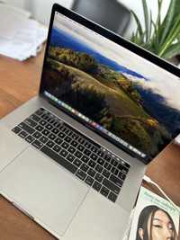 2019 MacBook Pro  A1990 15’i7 15” 256gb