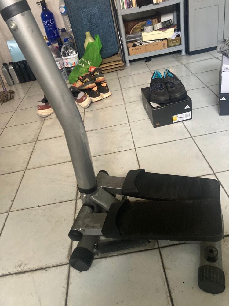 Stepper com apoio para facilitar equilibrio.