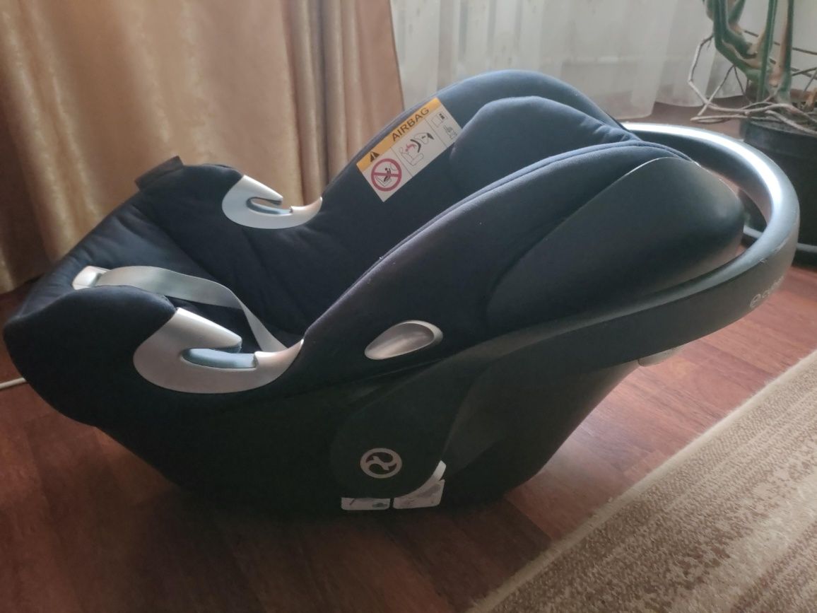 Автокрісло Cybex Aton q