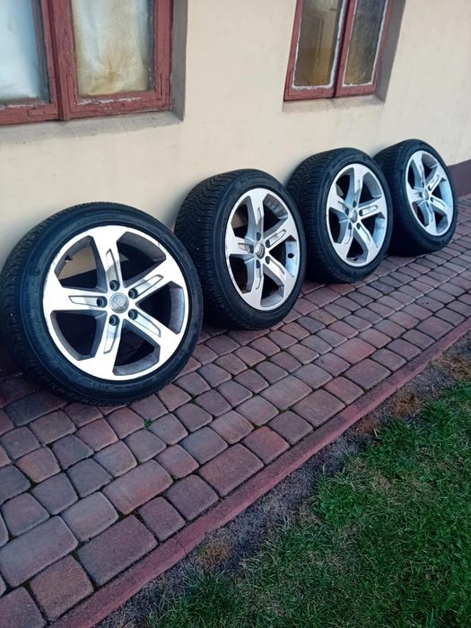 Opony wielosezonowe-Audi A3 TRAZANO
