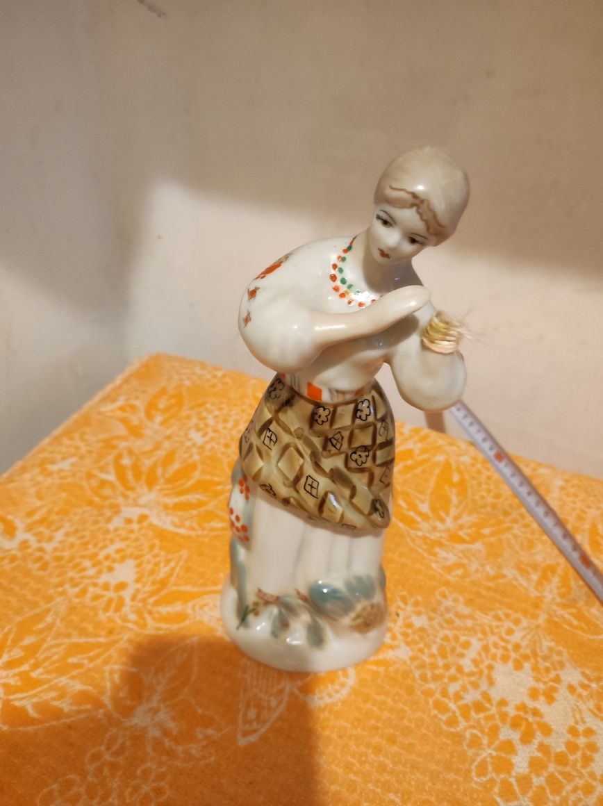 Chińska figura z porcelany bez dłoni