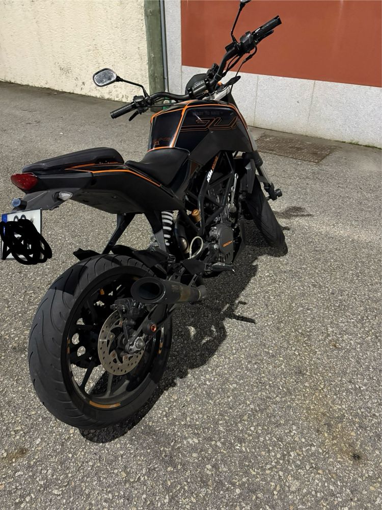 Ktm Duke 125.