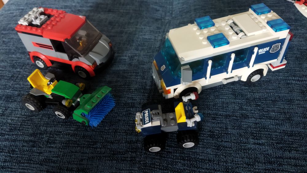LEGO city: 4 машинки, 14 мініфігурок, аксесуари
