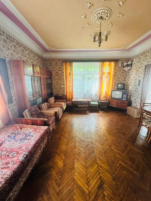 3-к квартира з гаражом, ділянкою в центрі м.Кременець