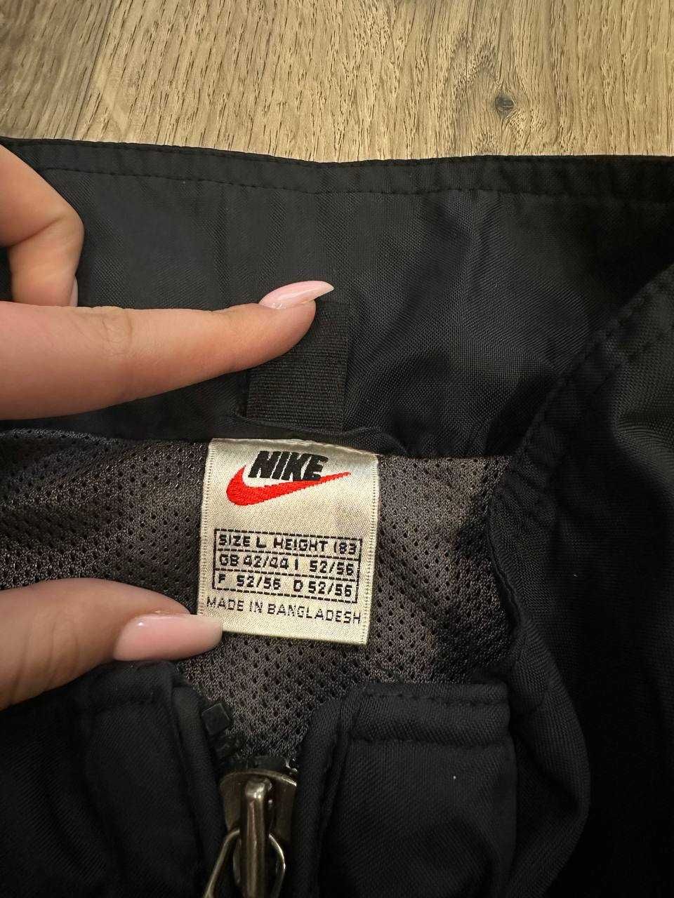 Вітровка Nike ..