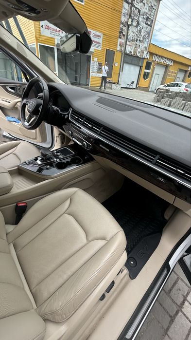 Продам Audi Q7 4 M