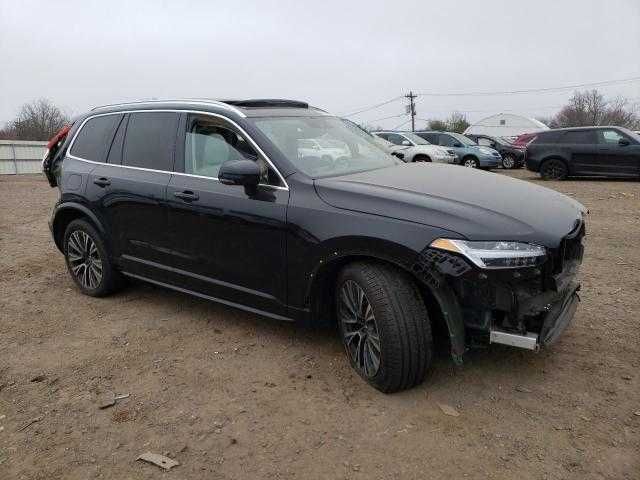 Volvo XC90 T5, z 2021 roku, model USA.