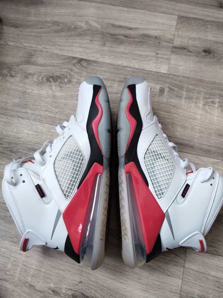 Air Jordan Mars 270 White CD7070-100