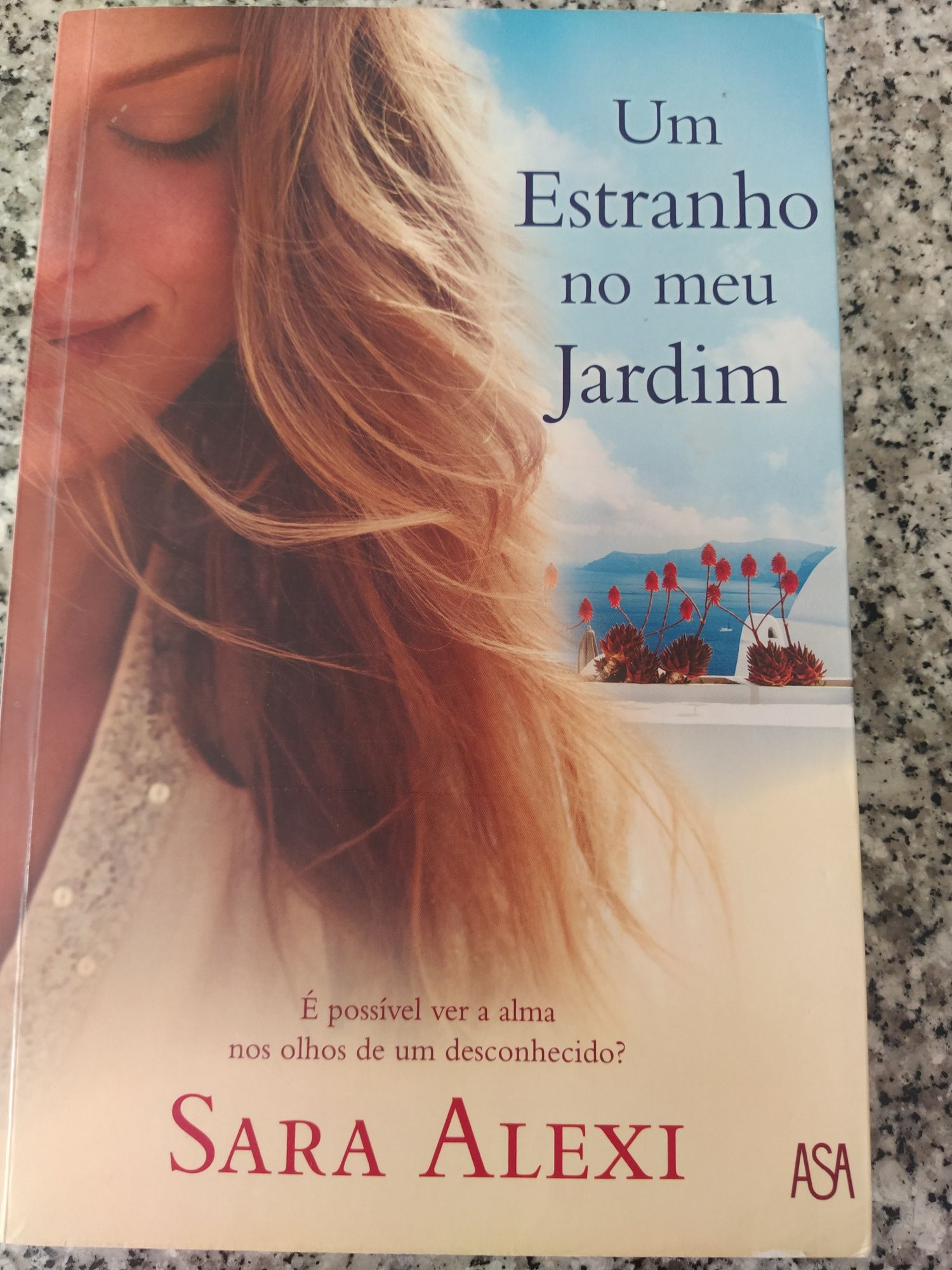 Livro de Sara Alexi Um estranho no meu Jardim