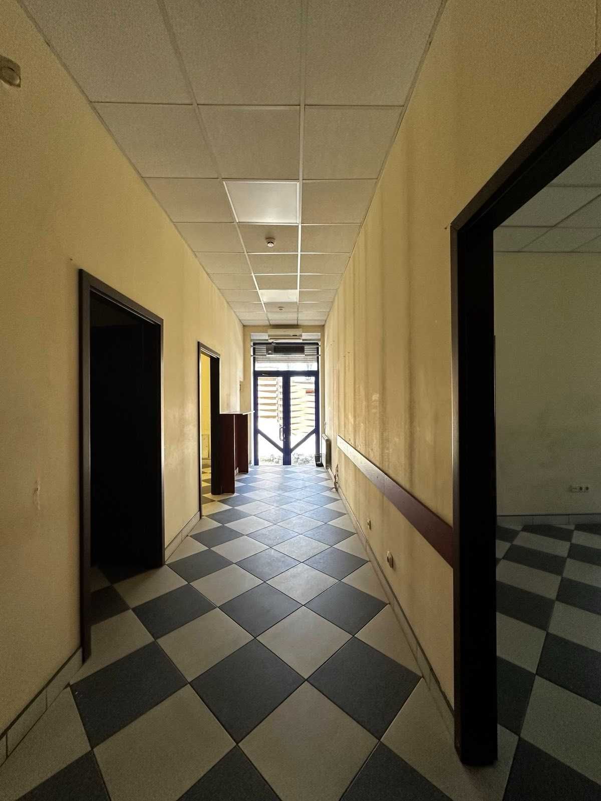 Сдам в долгосрочную аренду  блок 3х офисов,