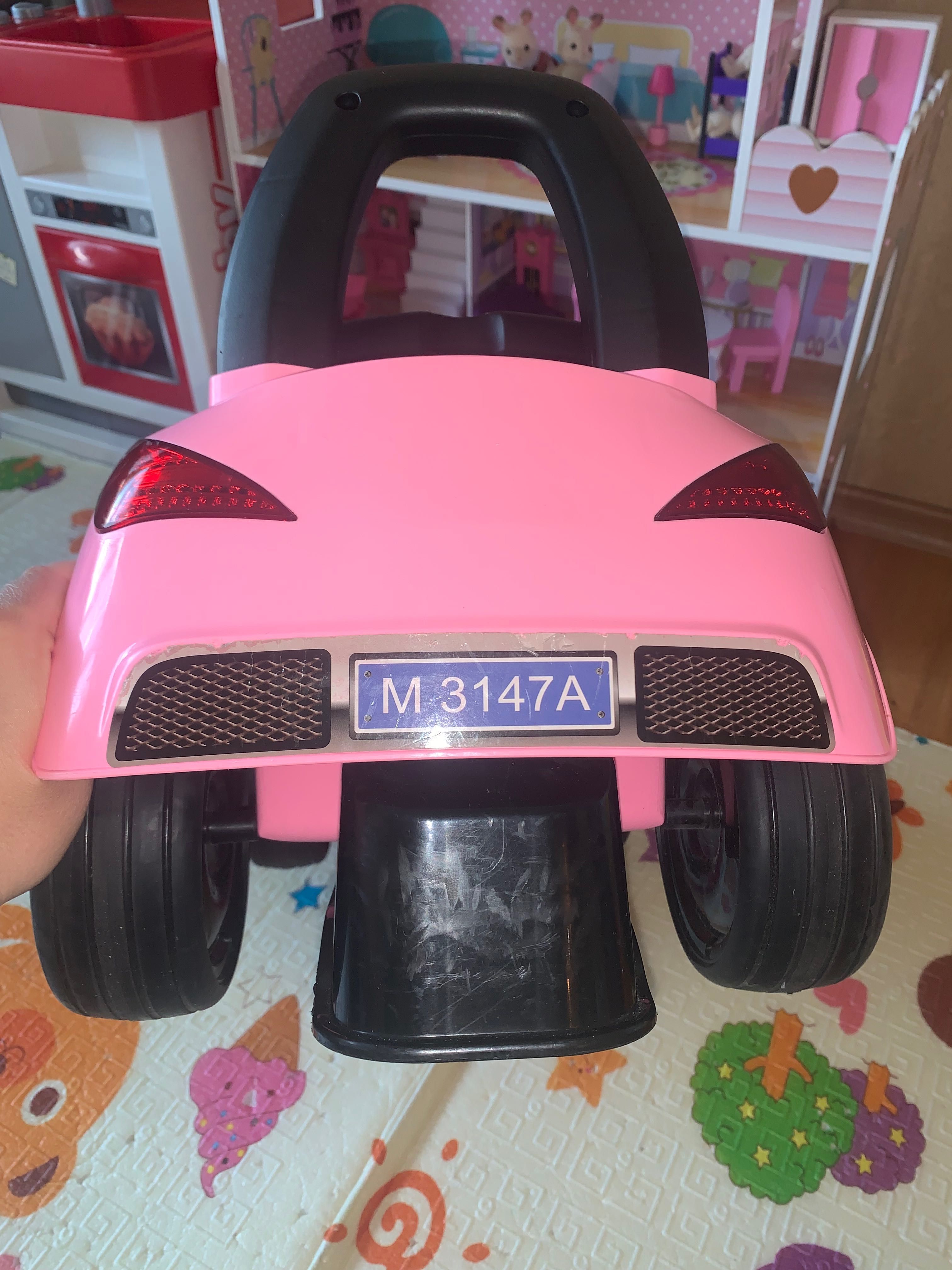 Машинка толокар розовая Ауди  муз