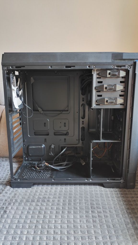 Obudowa ATX - SilentiumPC Brutus M25 CUSTOM - Witcher 3