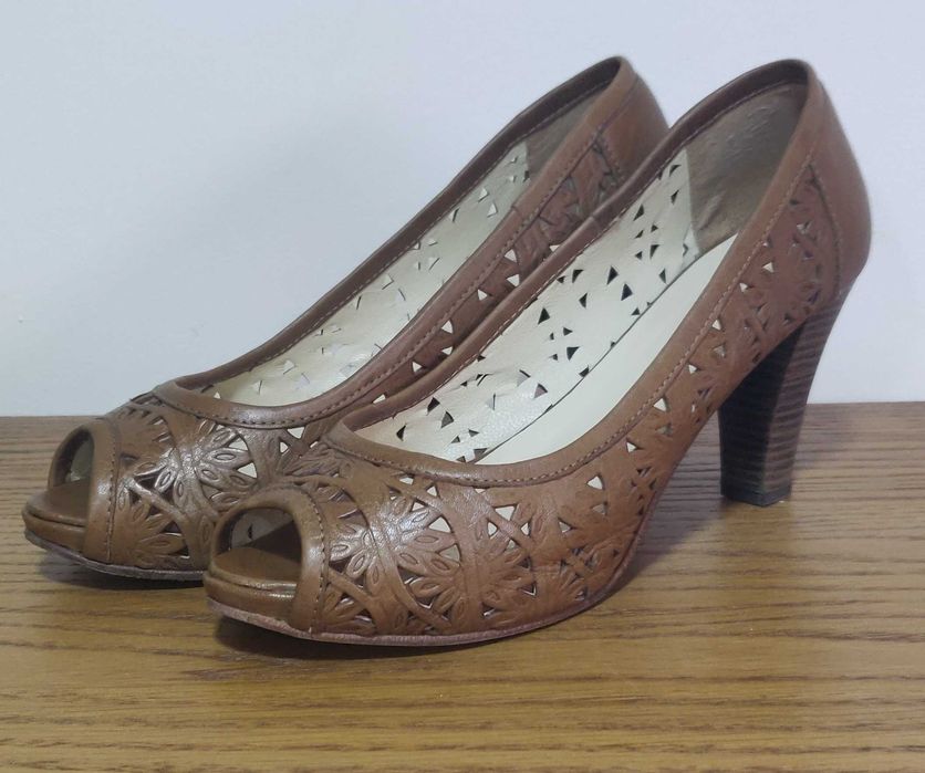 Sapatos em pele, Peep Toe